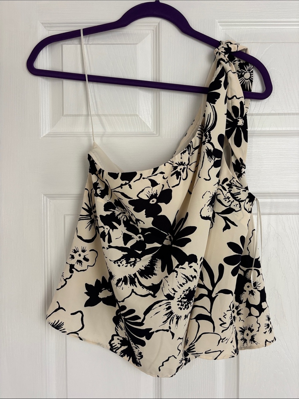 Abercrombie & Fitch One-Shoulder Floral Cami in Cream and Black